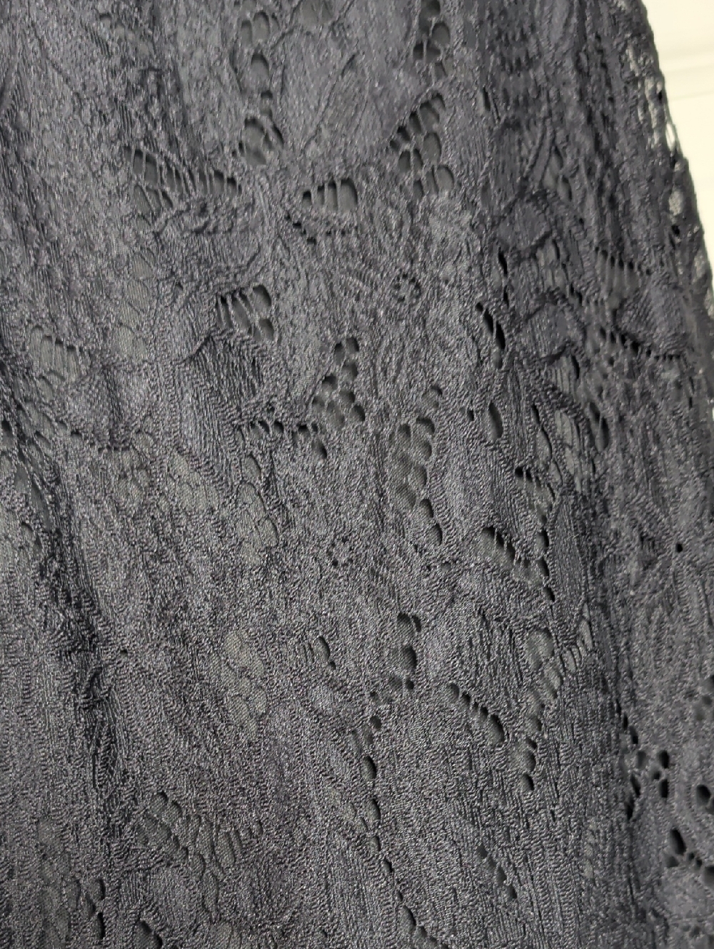 Black Lace Camisole Tank Top - Women - Picture 5 of 7